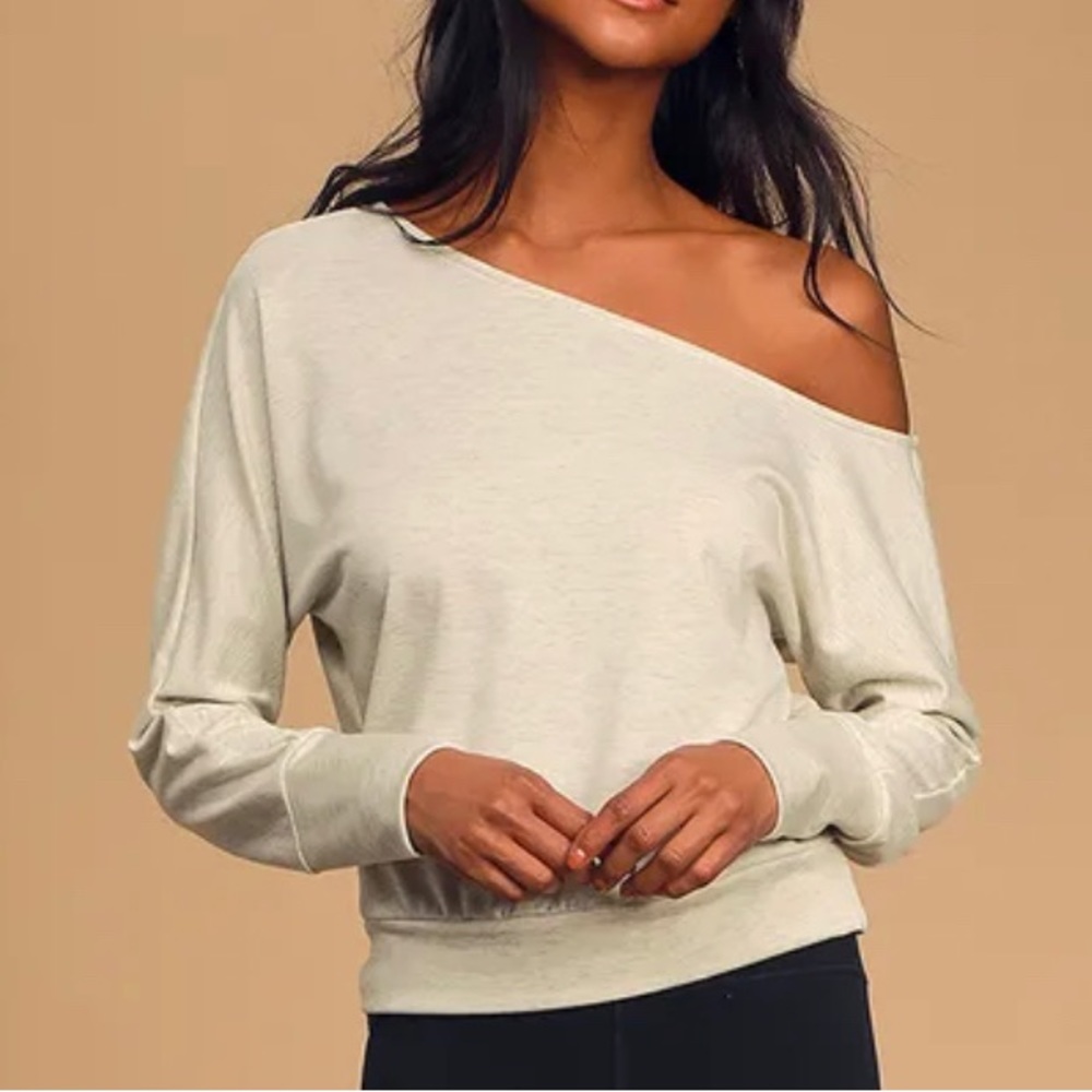 SOLD- Lulus The Weekend Heather Grey One-Shoulder Sweater Top size M